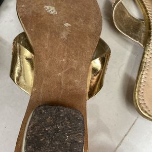 Party Wear Slipper For Grabs