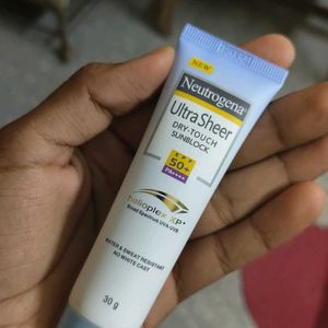 ULTRA SHEER DRY-TOUCH SUNBLOCK