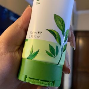 Plum Green Tea Pore Cleansing Face Wash