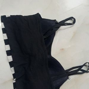 black sport bra