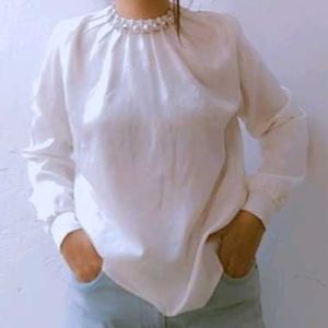 Round Shape Top With Puff Sleeves