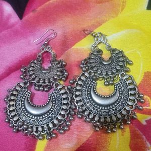 2 Pair Of Hanging Earings