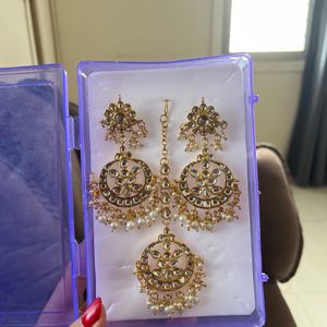 Earring Set With Mangtikka