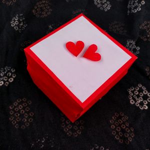 EXPLODING GIFT BOX