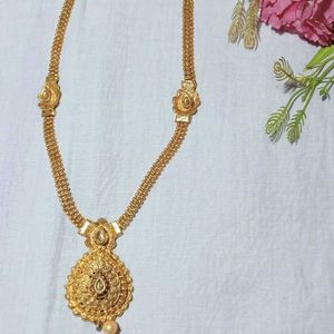 A Beautiful Necklace For Womens