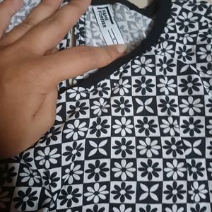 Fame Forever B And W Short Top Floral Size S