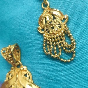 Gold Imitation Earrings and Pendant Set