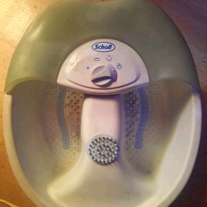 Electric foot massager and medicure tub