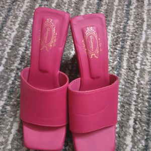 Rs .1000 Pink Heel Sandal