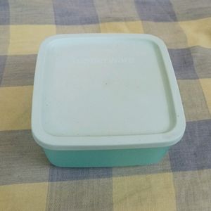 Tupperware 650 Ml Cubix Box