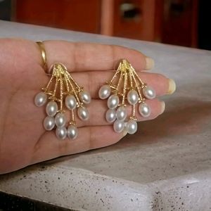 KOREAN STYLE BEAUTIFUL PEARLS EARINGS