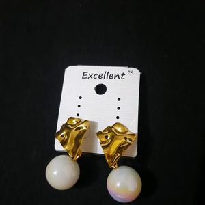 Pearl Statement Earing