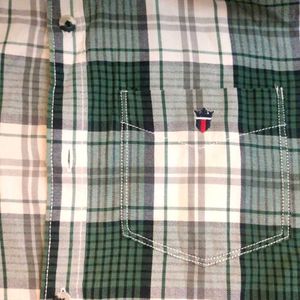 A Brilliant Men's Shirt(M) With Green & Grey Color