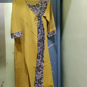 Beautiful Agrakha Pattern Kurti