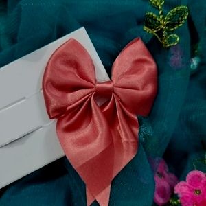 Trendy Bow Clip