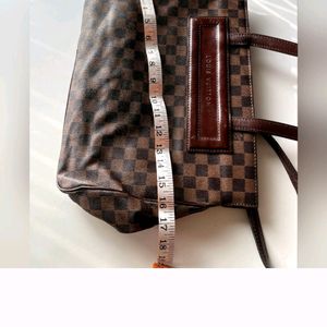 LV Bag Magnet Closer