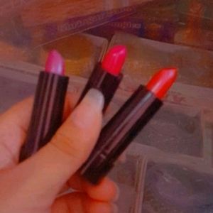 Oriflame  Lipsticks & Moral Lipstick