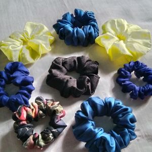 8 Scrunchies.