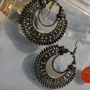 It's Beautiful Earings With Another Free Earing