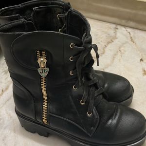 Women Black Lace Up Boots