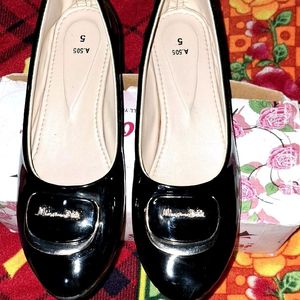 Black Jutti For Women