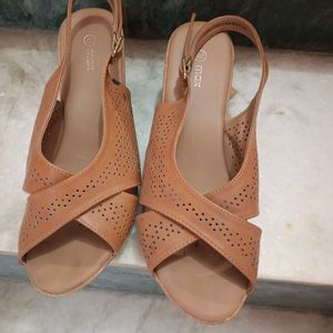 Almost New Beautiful Max Wedges Heels