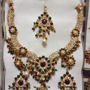 3 Jewelery Sets With 4  Bangles