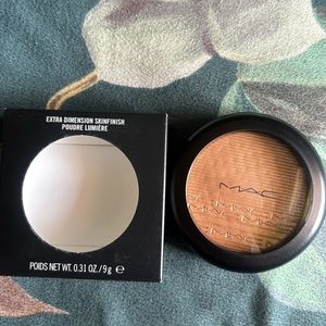 MAC EXTRA DIMENSION SKINFINISH POUDRE LUMIERE