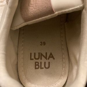 Luna Blu Casual OffWhite And Beige Sneakers