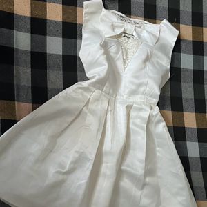 Pretty White Dress With Back Bow Design