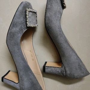 Classy Suede Grey Pumps With Rhinestone