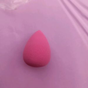 FIT ME poreless Foundation+ A Beauty Blender