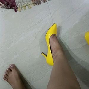 Yellow Plumps Size 4