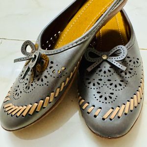 Women Mojris Flats