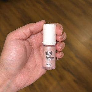 Benefits Liquid Highlighter