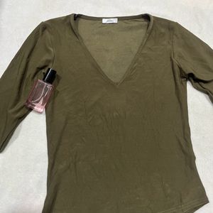 Sale 🤩Olive V-neck Top ! Size S