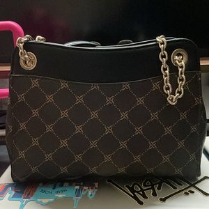 Nine Wear Handbag With Chain Strap