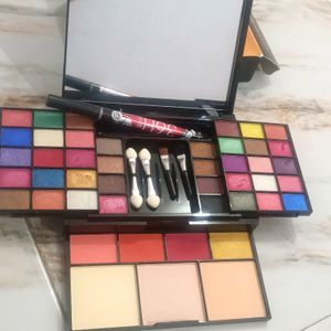 Full Makeup Kit With Eyeliner