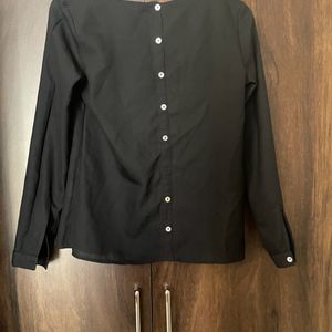 Van Huesen Buttoned Back Top