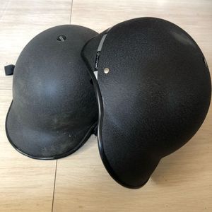 2 Helmets