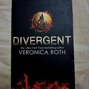 DIVERGENT by Veronica Roth