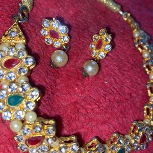 TRADITIONAL CHOKER SET WITH PEARLS