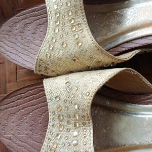 Gold wedges by ice