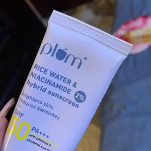 Plum Niacinamide Sunscreen