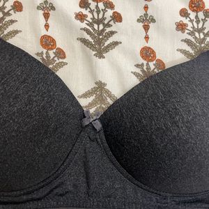 Black pedded T Shirt Bra