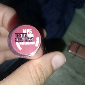 Combo At Very Low Price Compact + 2 Lipstick