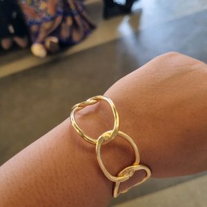 Stylish Gold Cuff for easy Accessory