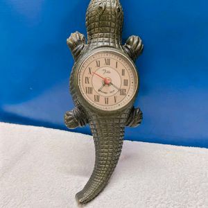 Crocodile Clock - Funky Design