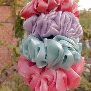 Set Of 4Multiple Colours Scrunchies 💖