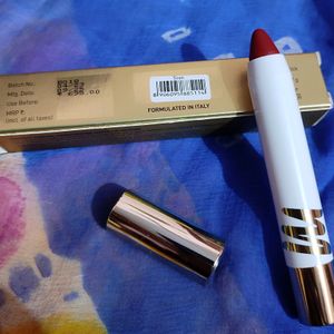 Myglamm Perfect Curves Moisturizing Matt Crayon